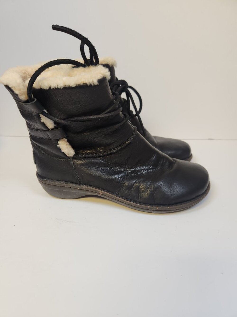 UGG 1932 Caspia Leather Insulated Ankle Boots 8 Black Shearling